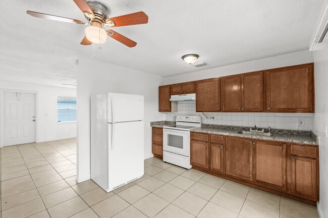 Building Photo - 4790 Gulfstream Rd