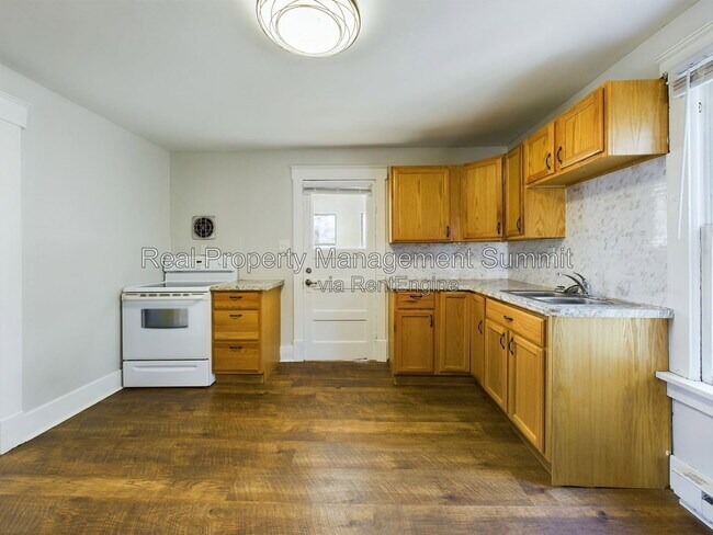 Building Photo - 2408 Poplar St