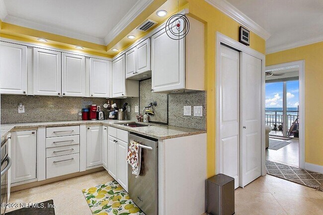 Building Photo - 1601 Ocean Dr S