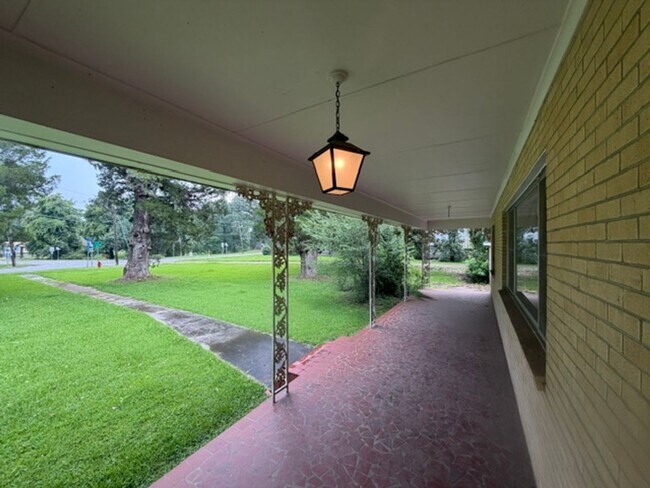 Building Photo - 10590 LA-77