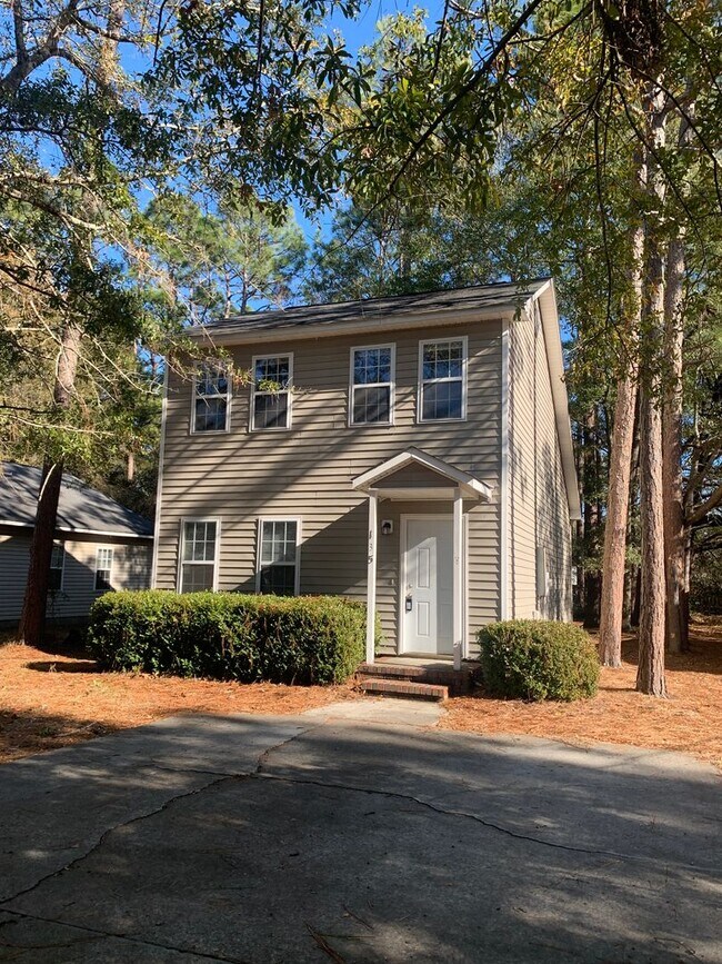 Building Photo - 135 Charter Dr