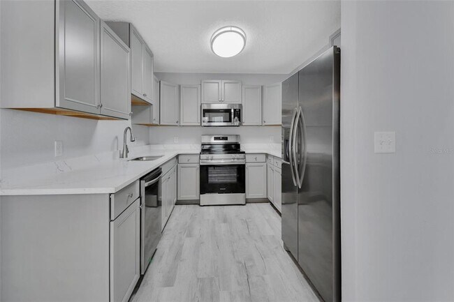 Building Photo - 2410 S Glen Eagles Dr