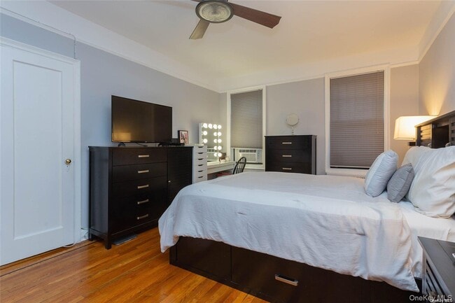 Building Photo - 167-10 Crocheron Ave