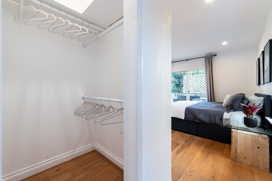 Building Photo - 6008 Carlton Way