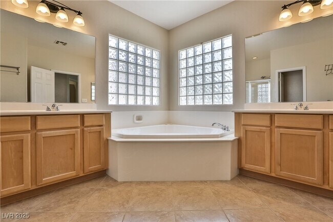 Building Photo - 2687 Bothwell Pl