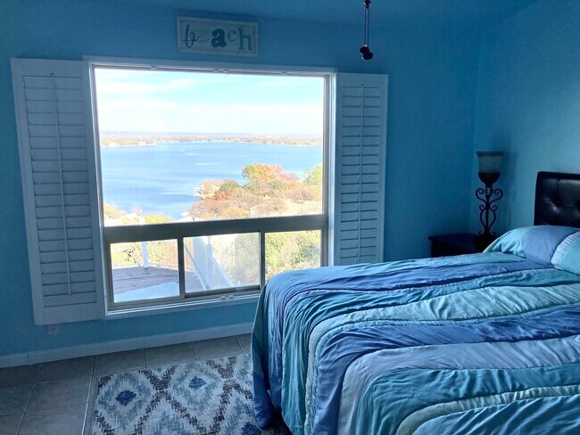 Building Photo - 215 Mountain Top