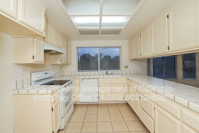 Building Photo - 1190 Exeter Dr