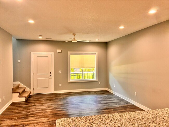 Building Photo - 3BR 2.5ba Townhome in Waukee