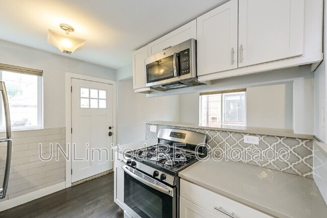 Building Photo - 1456 Elm St