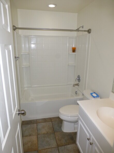 Building Photo - 416 W Linden Dr