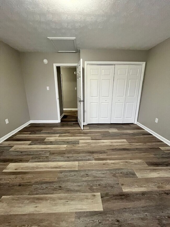 Building Photo - Stunning 2-bedroom, 2.5-bathroom townhouse