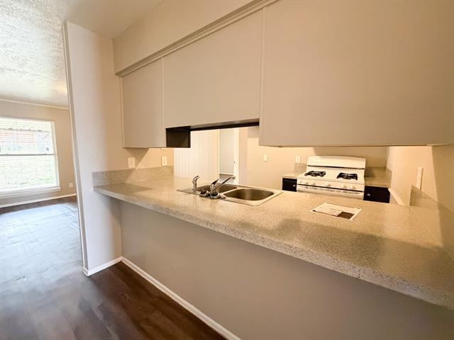 Building Photo - 304 Clary Dr