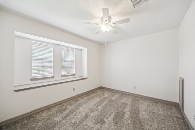 Building Photo - 5915 Ray Dr