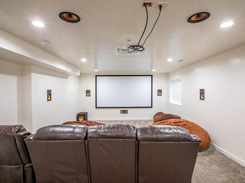 Building Photo - 87 E 460 N