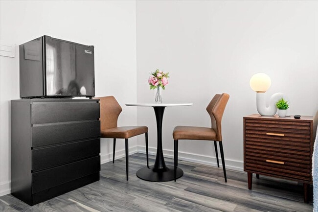 Building Photo - 1701 Alton Rd