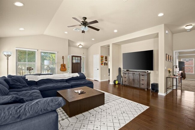 Building Photo - 820 Bryce Canyon Dr