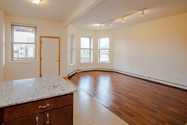 Building Photo - 6223 S Kenwood Ave