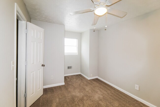 Building Photo - 2175 Red Rose Ln