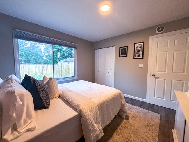 Building Photo - 15010 26th Ave NE