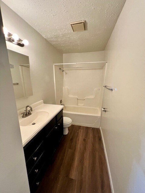 Building Photo - 920 N Leverett Ave