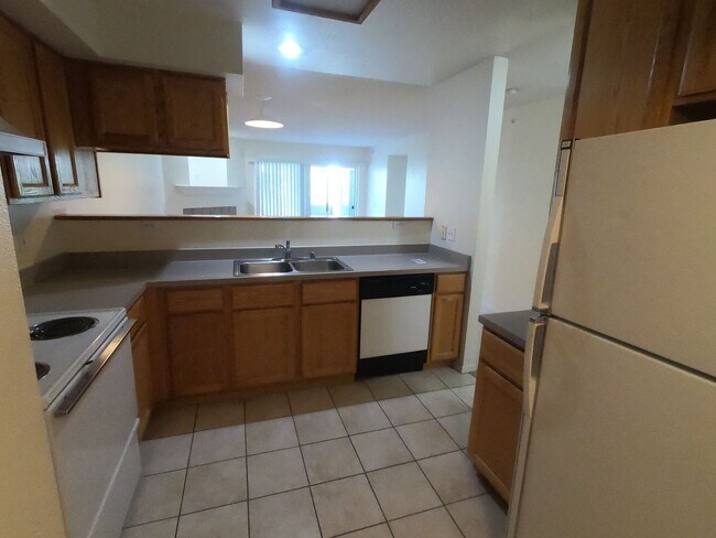 Building Photo - 2850 Aurora Ave