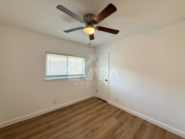 Building Photo - 9840 Logans Ridge Dr