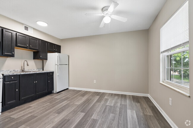 Interior Photo - Colonial Oaks Apartments