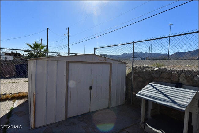 Building Photo - 8933 Kenneth St