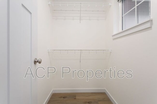 Building Photo - 2284 Brome St