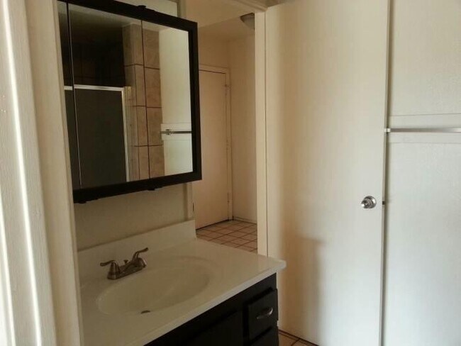 Building Photo - 4997 N Plaza Amor
