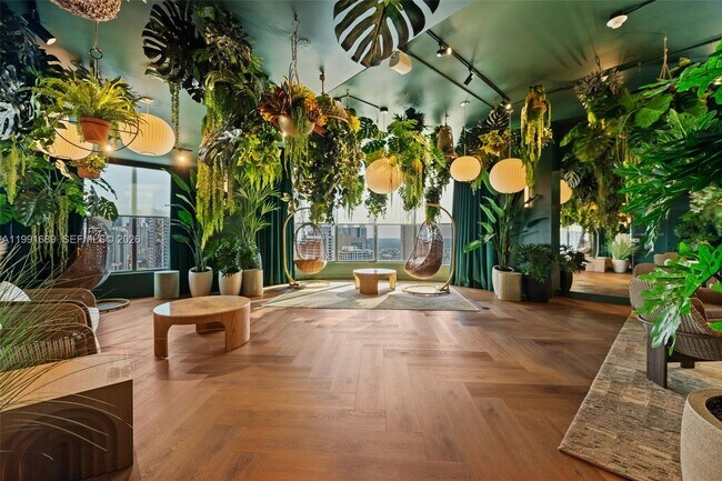 Building Photo - 121 NE 5th St