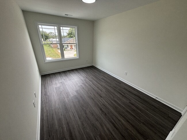 Building Photo - 608 S Blackmon St