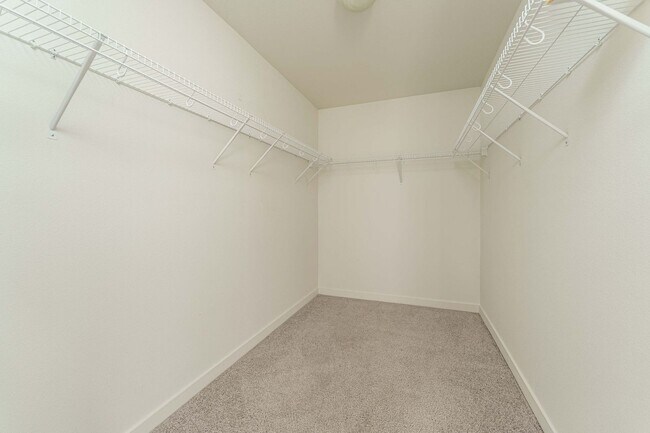 Building Photo - Light, Bright & Move-In Ready – 3BR Gem in Prime Ridgefield Location!  (Pet Friendly)