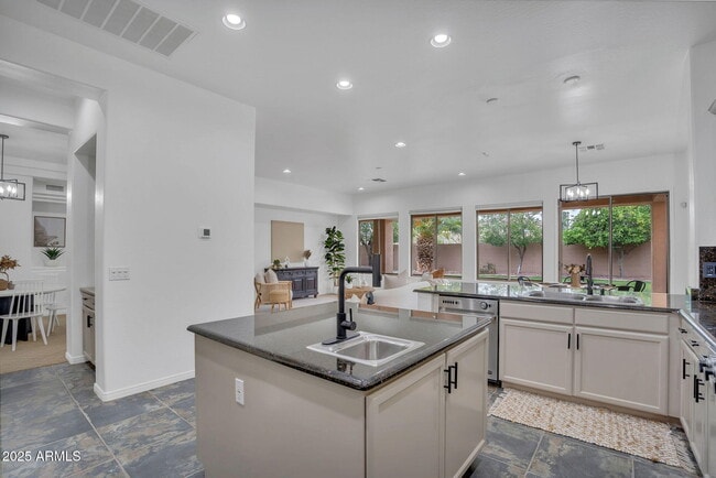 Building Photo - 4756 E Ironhorse Rd