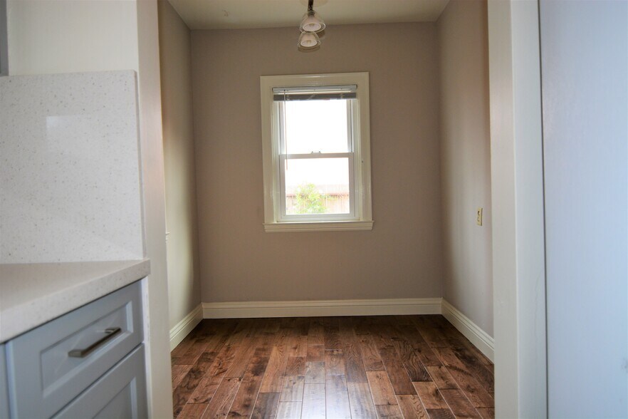 Extra Room - 2306 Pacheco St