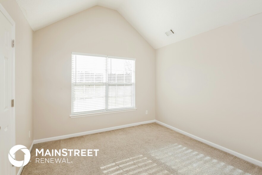 Building Photo - 420 Tarpan Ct