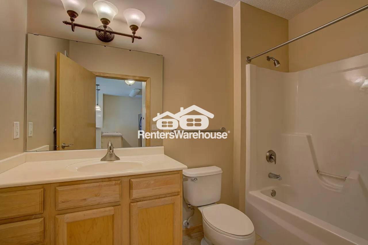 Building Photo - 7601 N Aldrich Ave