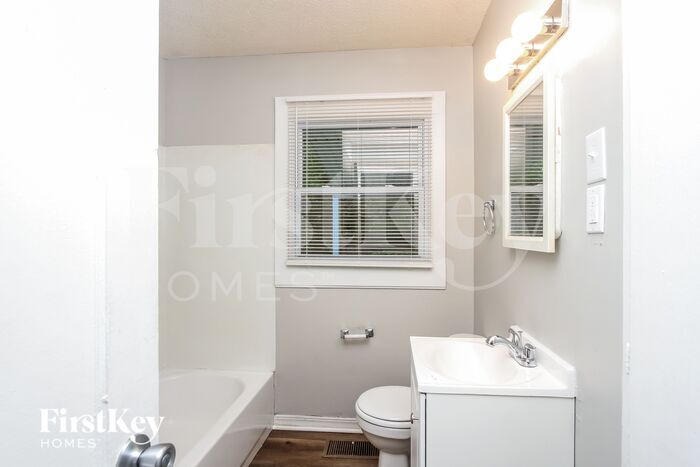 Building Photo - 4905 Barlow Dr