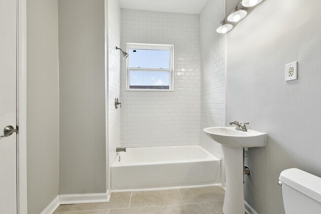 Building Photo - 1501-1503 Desire