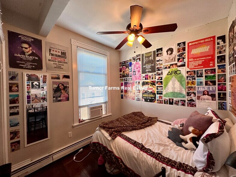 Building Photo - 717 Parker St