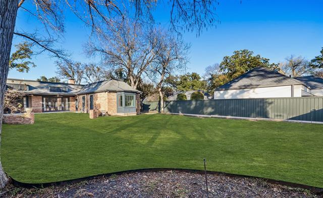 Building Photo - 1 Willow Wood Cir