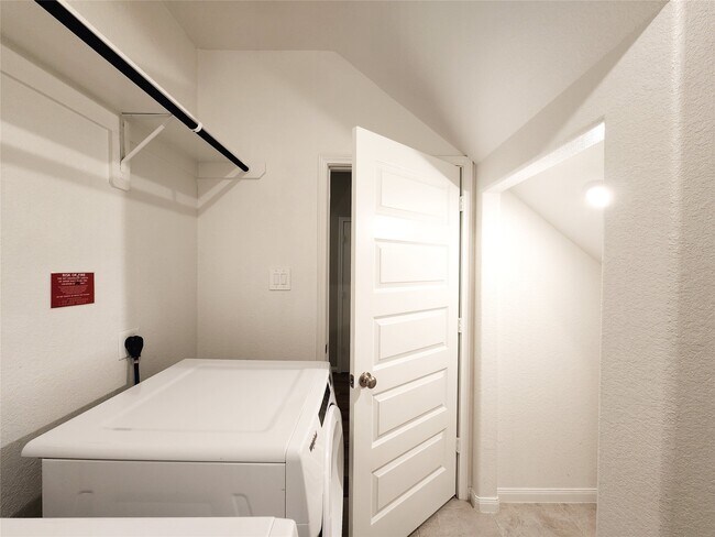 Building Photo - 10714 Clfs Vw Dr