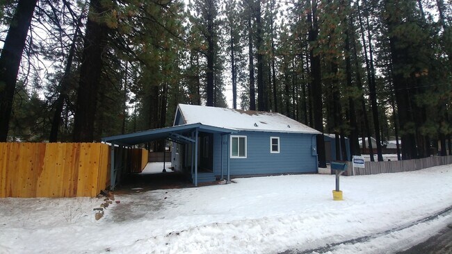 Building Photo - *LONG TERM RENTAL*