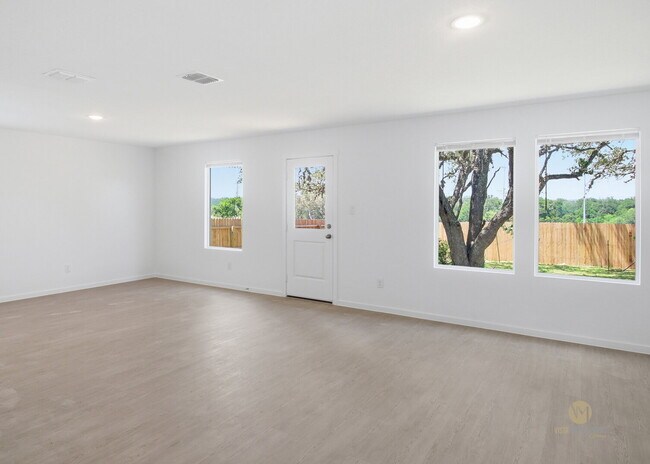 Building Photo - "Spacious 4-Bedroom Retreat with 2.5 Baths in Beautiful San Antonio!"