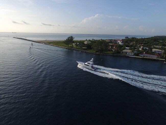 Building Photo - 12 Leeward Cir