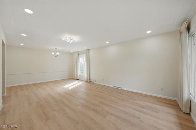Building Photo - 33115 Ledge Hill Dr