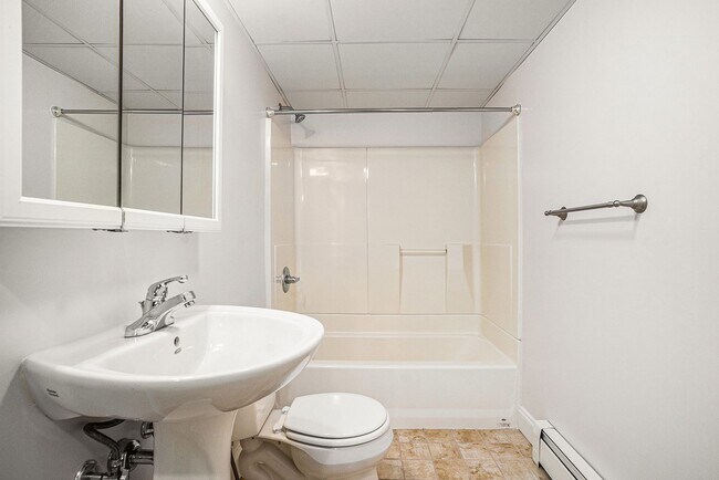 Building Photo - Almont Terrace - 730