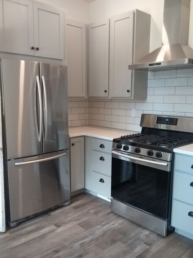 Building Photo - Recently updated single family home