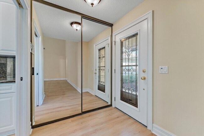 Building Photo - 118 Knoll Way