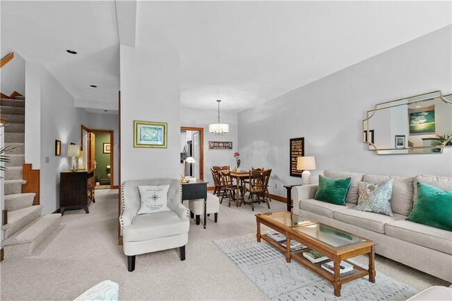 Building Photo - 158 Narragansett Ave